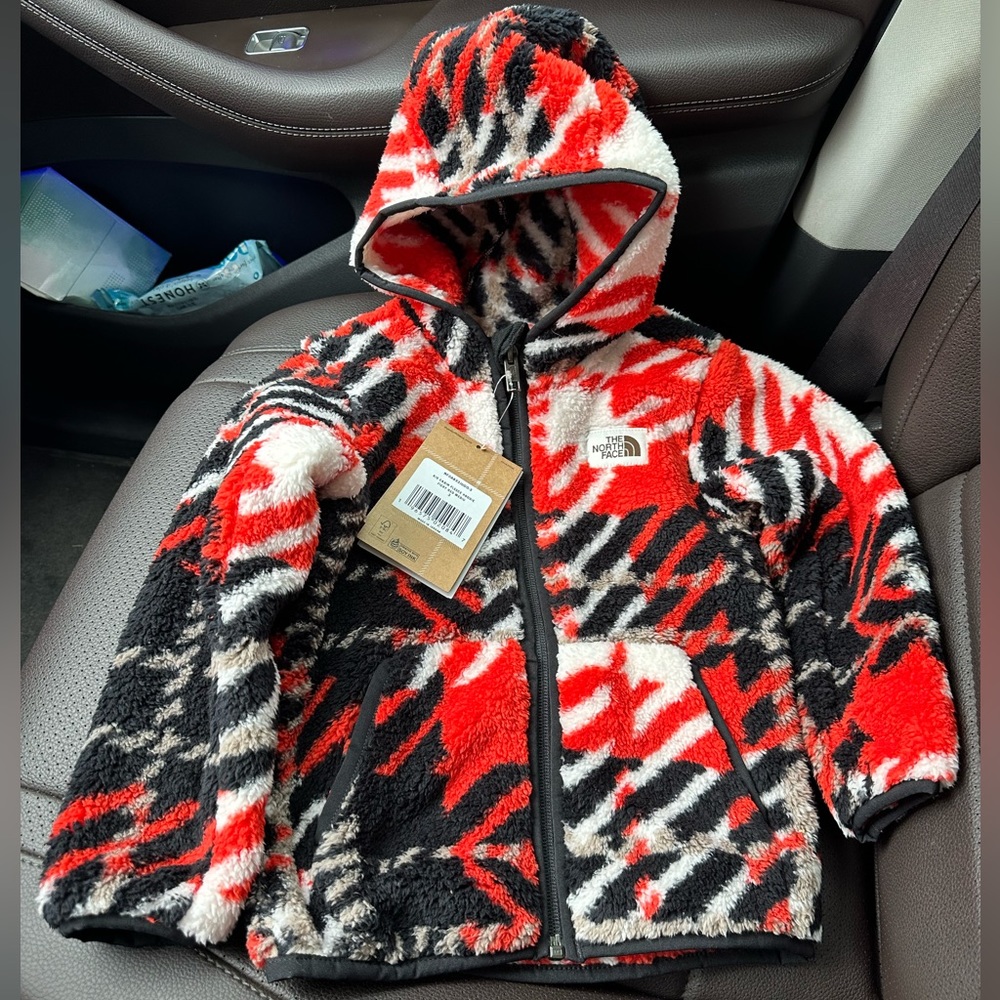 New with tag the north face jacket size 3 toddler